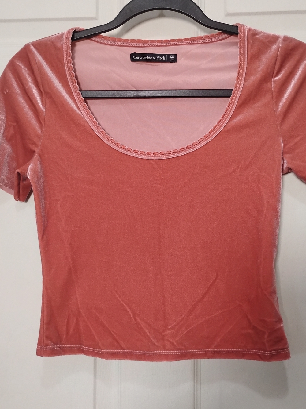 Abercrombie & Fitch Women's Velvet Scoop Neck Top. Size XS